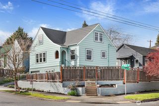 8401 Linden Avenue N, Seattle, WA 98103