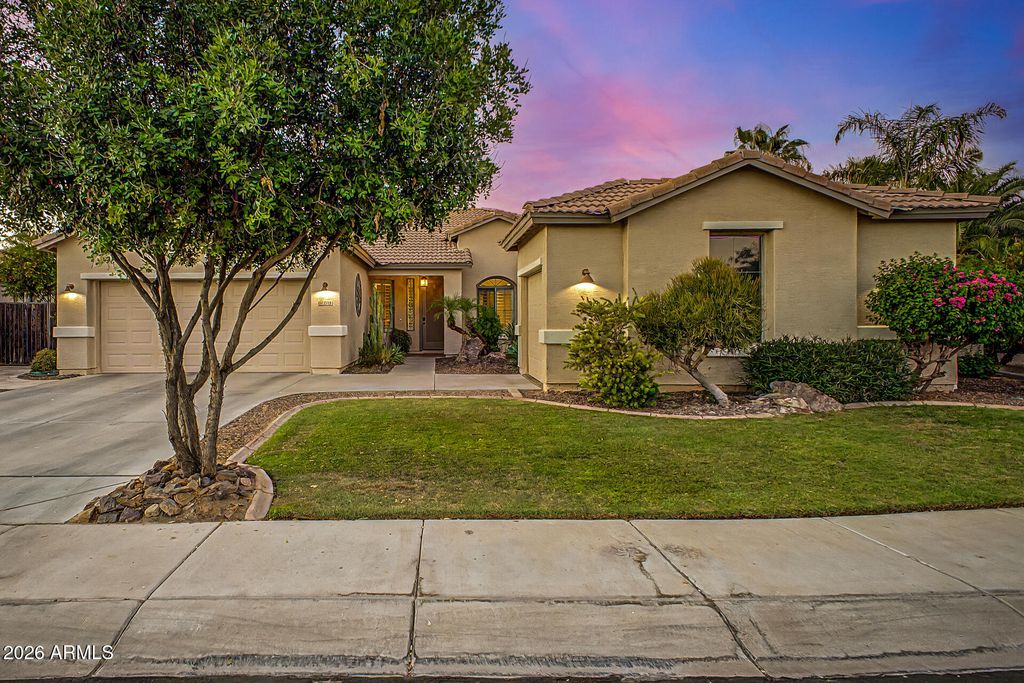 1748 E IRIS Drive, Chandler, AZ 85286