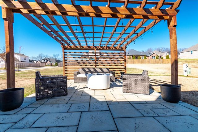 2787 N Chapel Drive, Fayetteville, AR 72704