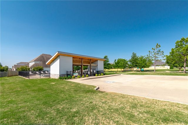 2787 N Chapel Drive, Fayetteville, AR 72704