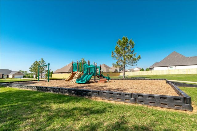 2787 N Chapel Drive, Fayetteville, AR 72704