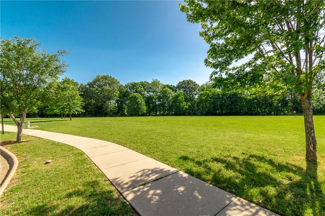 2787 N Chapel Drive, Fayetteville, AR 72704