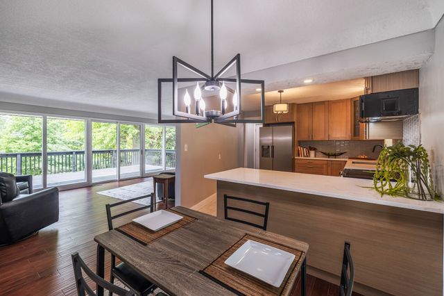 6730 NW Timberline Drive, Des Moines, IA 50313
