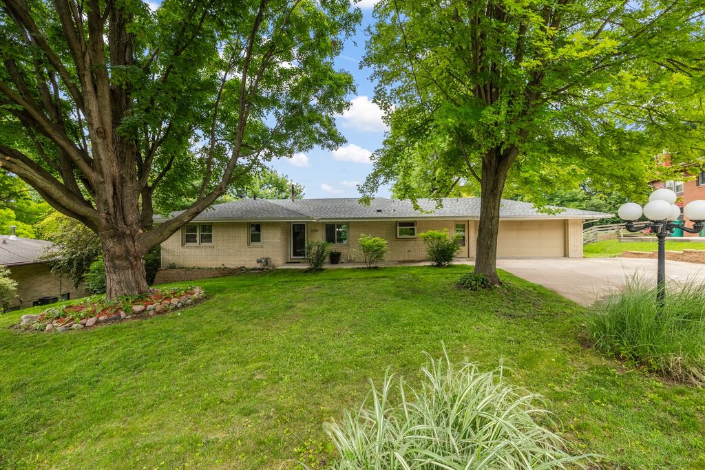 6730 NW Timberline Drive, Des Moines, IA 50313