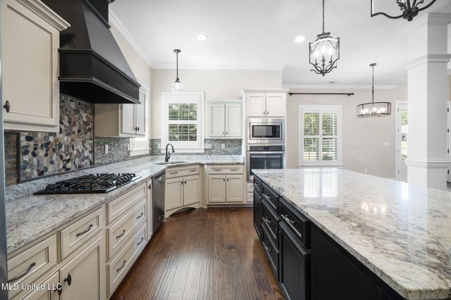 4721 Pleasant Breeze Drive, Olive Branch, MS 38654