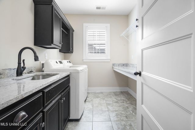 4721 Pleasant Breeze Drive, Olive Branch, MS 38654