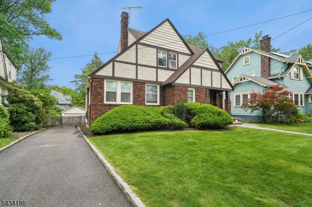 43 Burr Rd, Maplewood Twp., NJ 07040