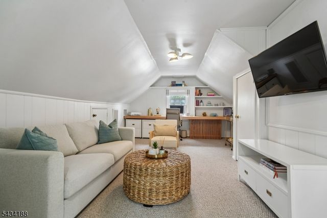 43 Burr Rd, Maplewood Twp., NJ 07040