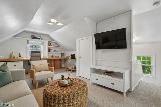 43 Burr Rd, Maplewood Twp., NJ 07040