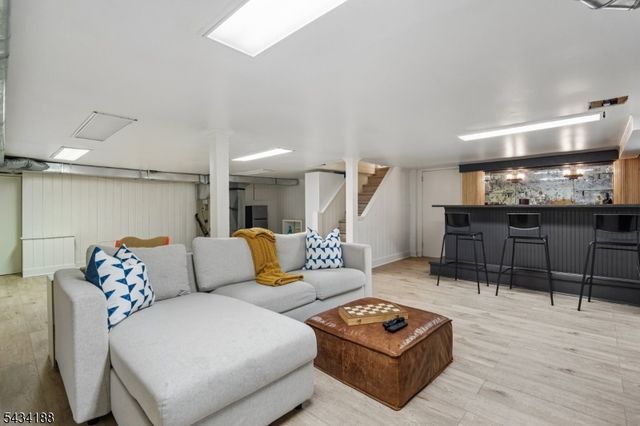 43 Burr Rd, Maplewood Twp., NJ 07040