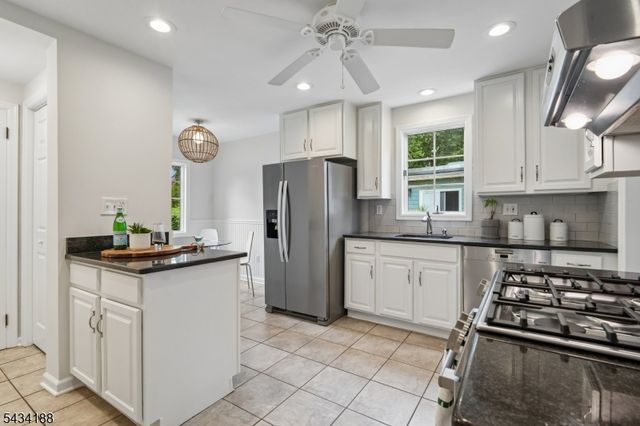 43 Burr Rd, Maplewood Twp., NJ 07040