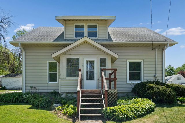 802 Railroad Street, Parkersburg, IA 50665