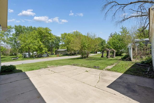 802 Railroad Street, Parkersburg, IA 50665