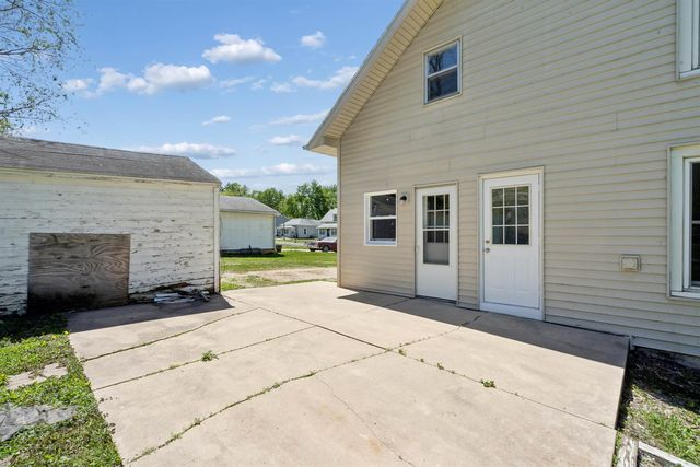 802 Railroad Street, Parkersburg, IA 50665