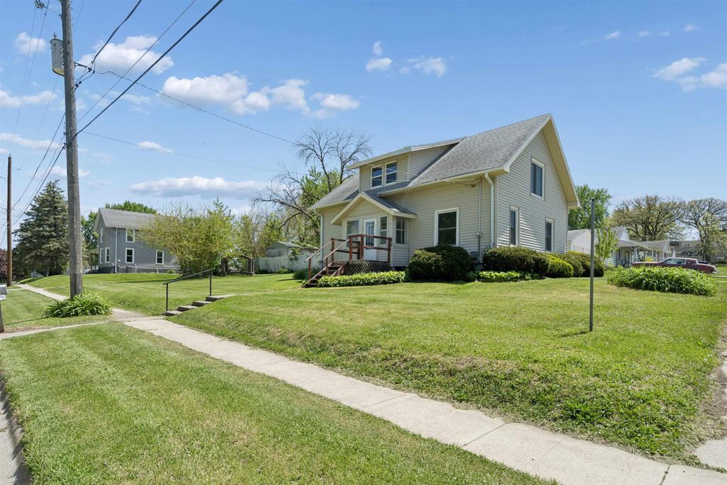 802 Railroad Street, Parkersburg, IA 50665