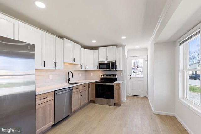 32 CONSTITUTION BLVD, New Castle, DE 19720