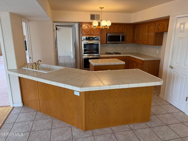 320 AVENIDA MIRADOR, Santa Teresa, NM 88008