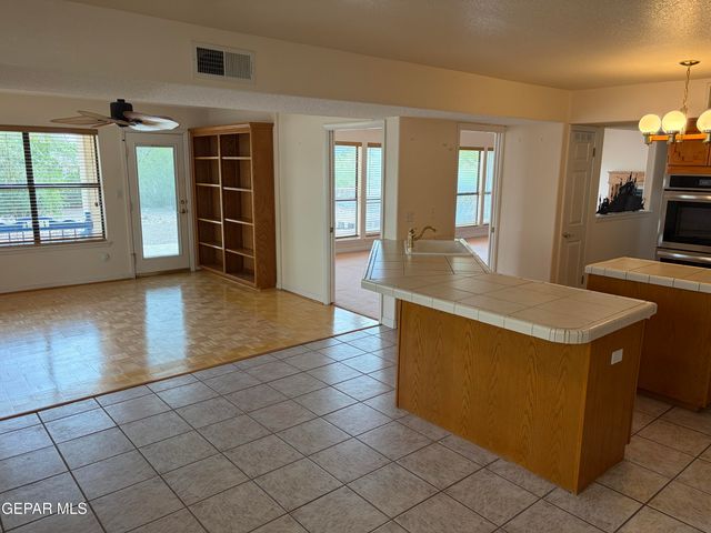 320 AVENIDA MIRADOR, Santa Teresa, NM 88008