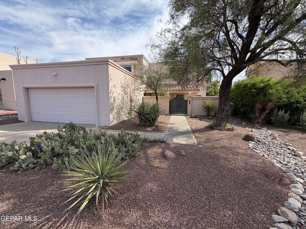 320 AVENIDA MIRADOR, Santa Teresa, NM 88008