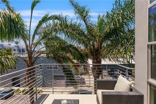 13320 Beach Avenue 301, Marina Del Rey, CA 90292