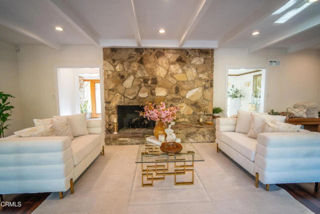 2460 Las Positas Road, Glendale, CA 91208