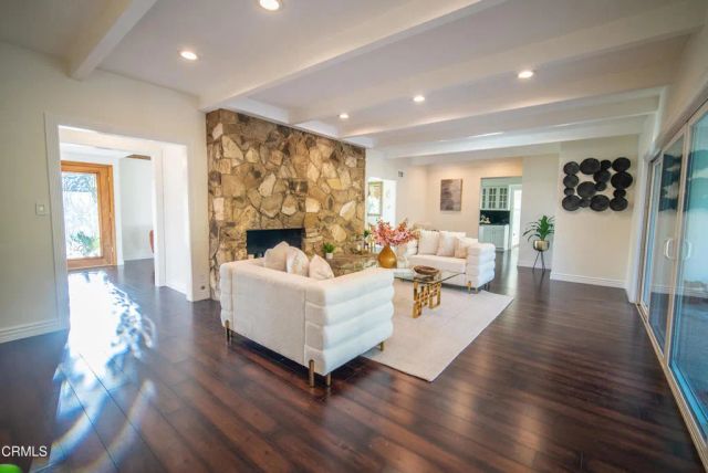 2460 Las Positas Road, Glendale, CA 91208