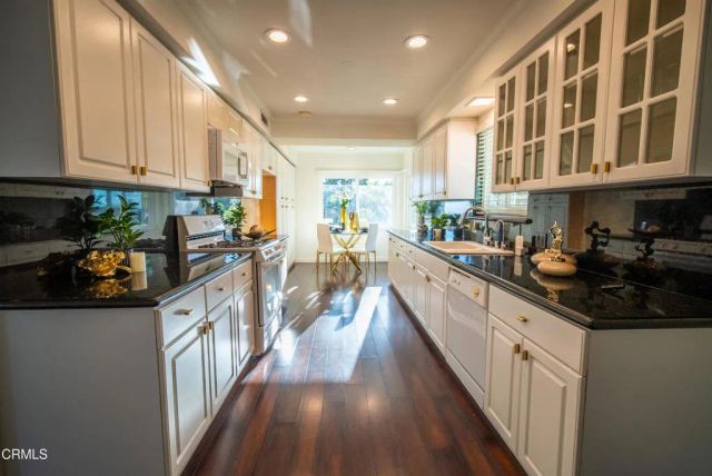 2460 Las Positas Road, Glendale, CA 91208