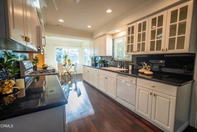 2460 Las Positas Road, Glendale, CA 91208