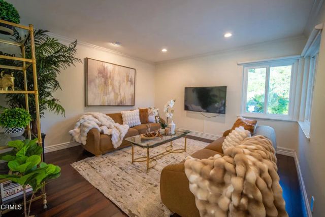 2460 Las Positas Road, Glendale, CA 91208