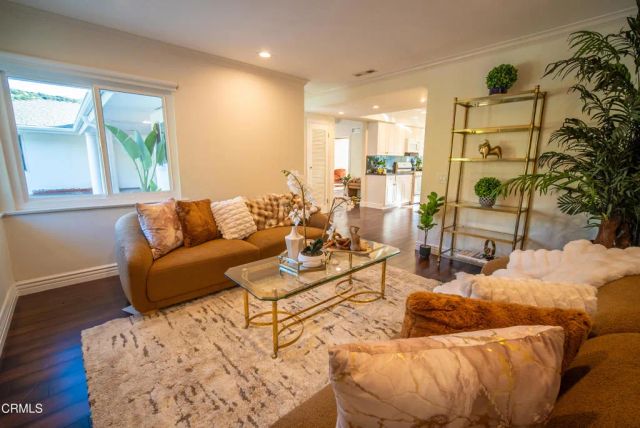 2460 Las Positas Road, Glendale, CA 91208