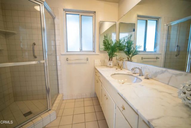 2460 Las Positas Road, Glendale, CA 91208