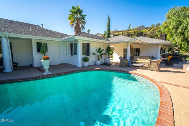 2460 Las Positas Road, Glendale, CA 91208