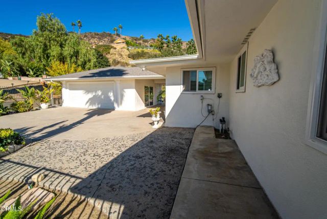 2460 Las Positas Road, Glendale, CA 91208