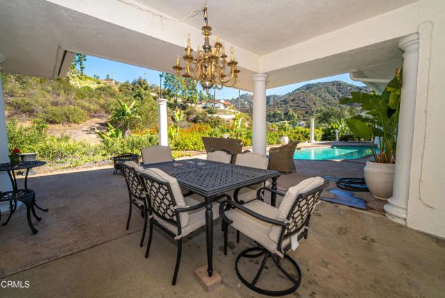 2460 Las Positas Road, Glendale, CA 91208