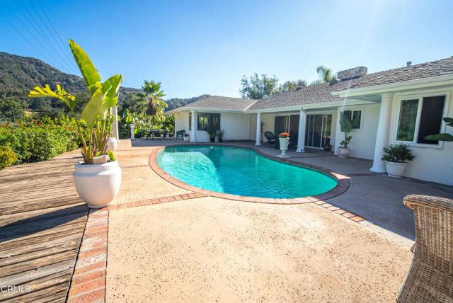 2460 Las Positas Road, Glendale, CA 91208