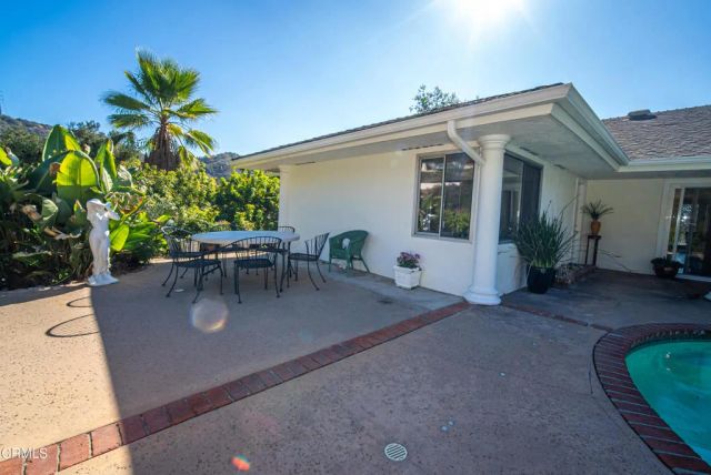 2460 Las Positas Road, Glendale, CA 91208