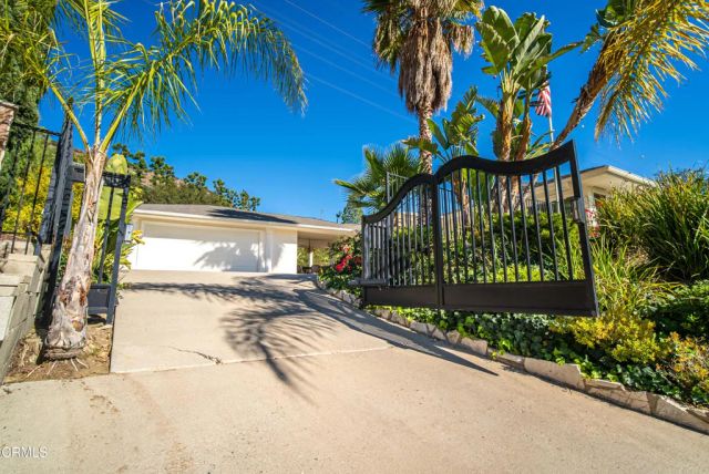 2460 Las Positas Road, Glendale, CA 91208