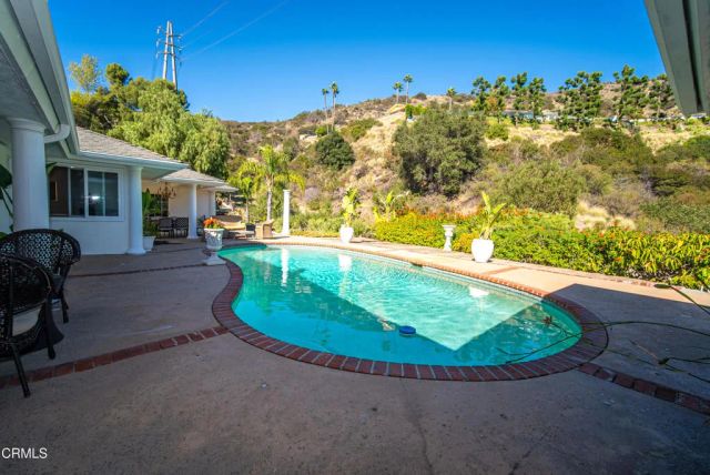 2460 Las Positas Road, Glendale, CA 91208