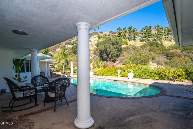 2460 Las Positas Road, Glendale, CA 91208