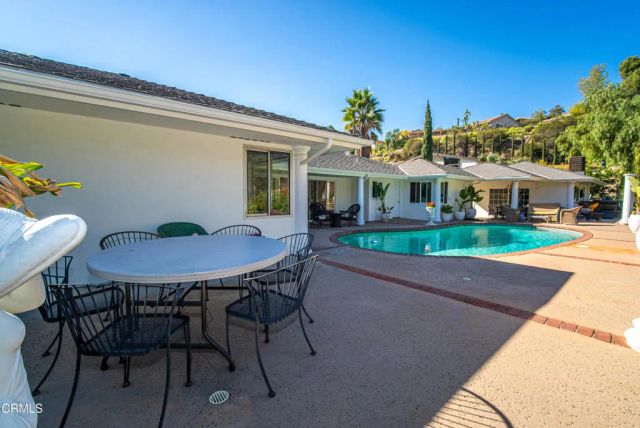 2460 Las Positas Road, Glendale, CA 91208