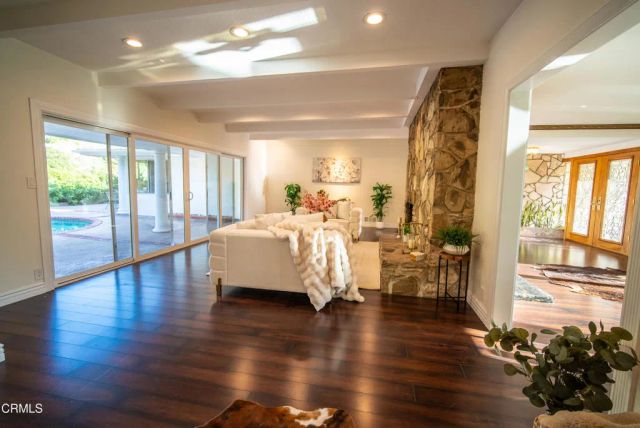 2460 Las Positas Road, Glendale, CA 91208