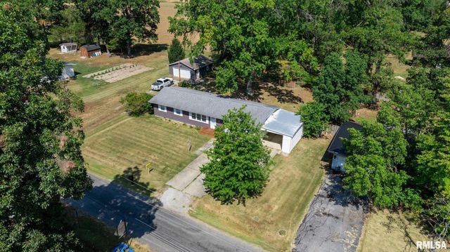 104 HICKORY GROVE Lane, Salem, IL 62881