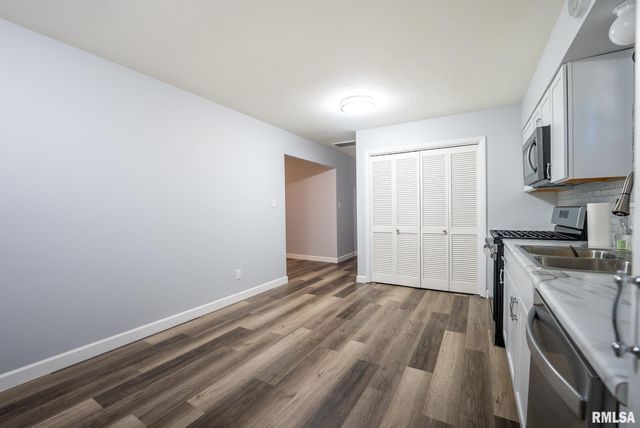 104 HICKORY GROVE Lane, Salem, IL 62881