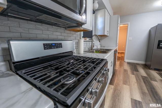 104 HICKORY GROVE Lane, Salem, IL 62881