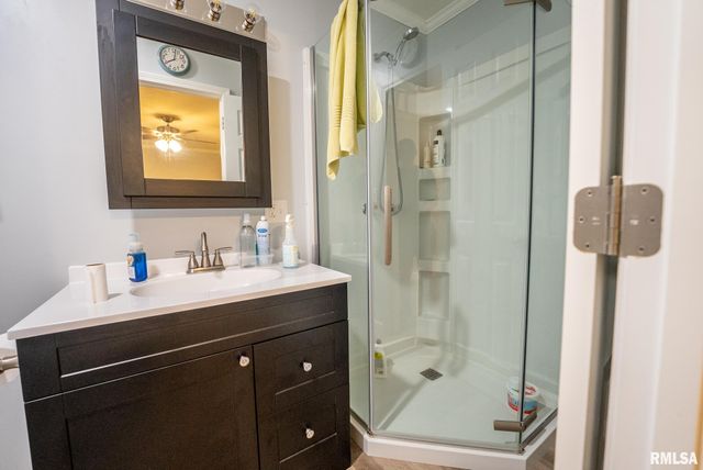 104 HICKORY GROVE Lane, Salem, IL 62881