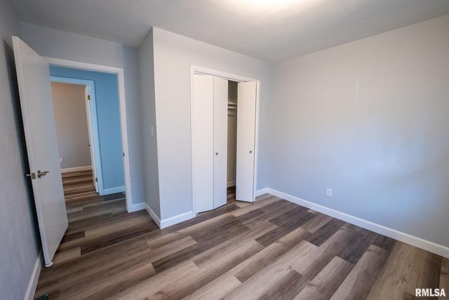 104 HICKORY GROVE Lane, Salem, IL 62881