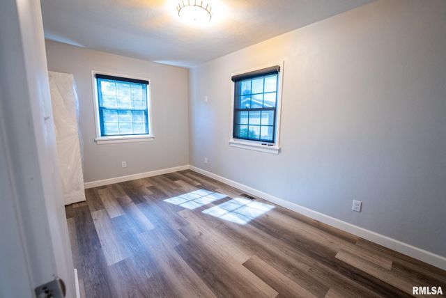 104 HICKORY GROVE Lane, Salem, IL 62881