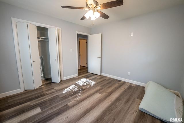 104 HICKORY GROVE Lane, Salem, IL 62881