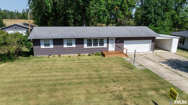 104 HICKORY GROVE Lane, Salem, IL 62881