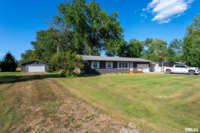 104 HICKORY GROVE Lane, Salem, IL 62881